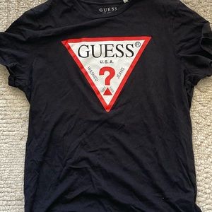 Iconic guess t shirt